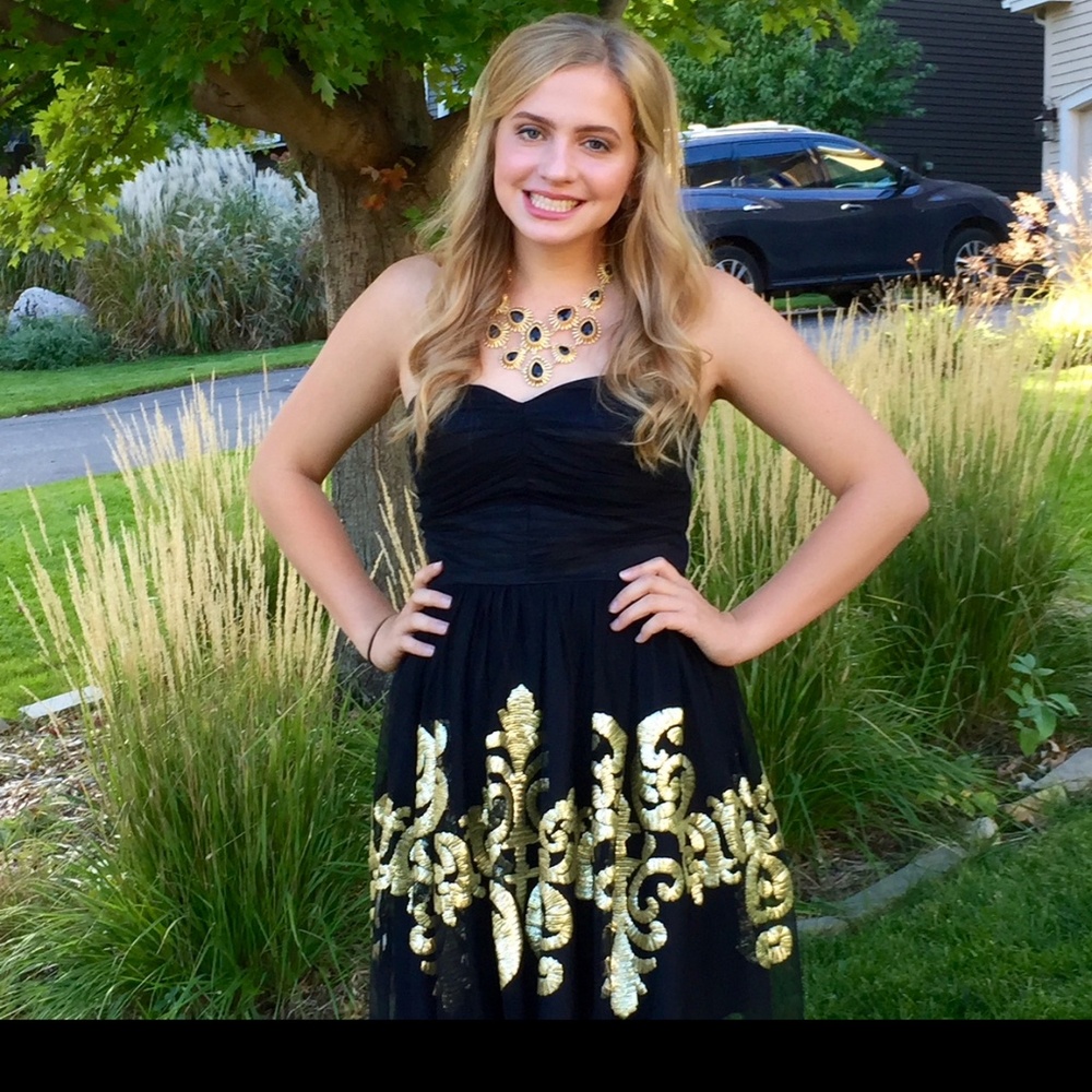HAILEY LOGAN BY ADRIANNA PAPELL BLACK AND GOLD DRESS SZ 7/8